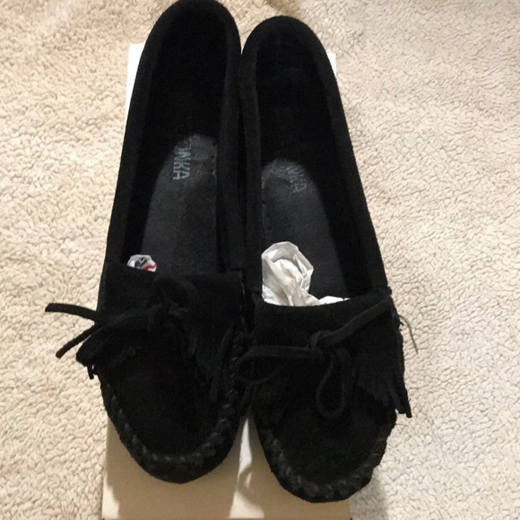 black minnetonka moccasins